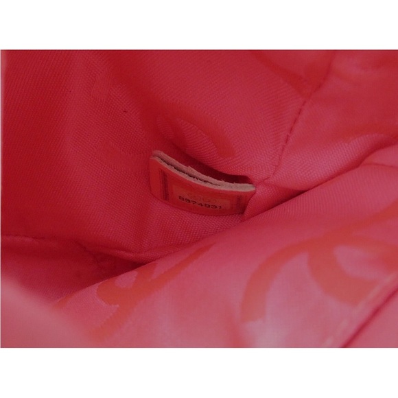 CHANEL Black and Cream Crossbody Bag - Picture 14 of 15